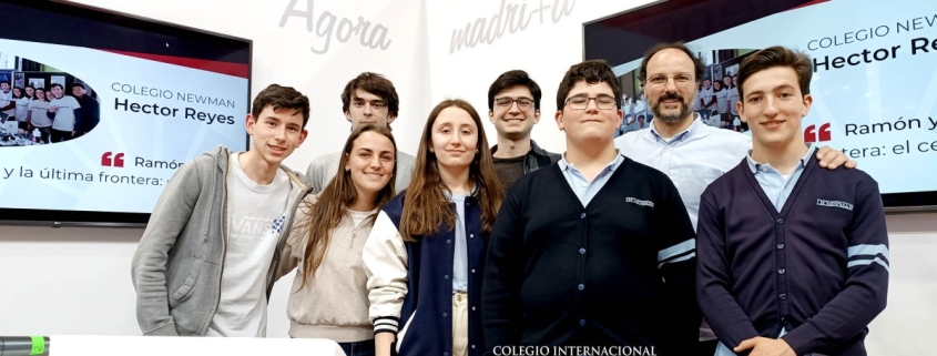 Estudiantes del colegio internacional Madrid participando en el evento Ágora madri+d sobre ciencia e innovación.