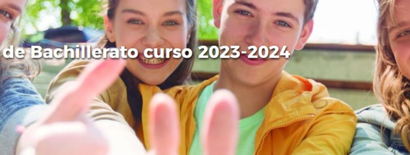 Estudiantes del Colegio Newman celebrando el final de curso, reflejo del ambiente familiar del colegio concertado Madrid.