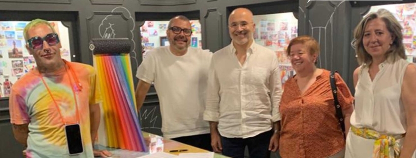 Representantes del colegio religioso Madrid cerrando un acuerdo de colaboración educativa para nuevos proyectos del centro.