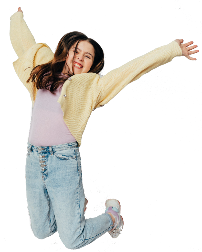 Personal de atención al público del Colegio Newman ayudando a familias.