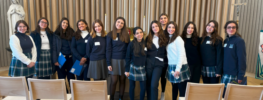 Estudiantes participando en una actividad formativa del colegio internacional Madrid.
