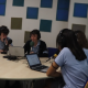 Estudiantes del Colegio Newman grabando un podcast como parte de las actividades complementarias y extraescolares del centro.