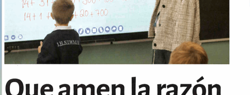 Artículo “Que amen la razón y sean libres” con profesor explicando en pizarra, institutos concertados Madrid.